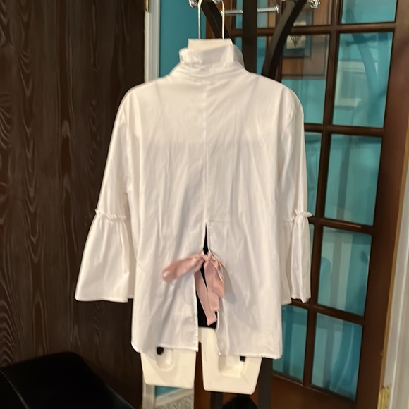 Cute white blouse with bow at back - Picture 3 of 6